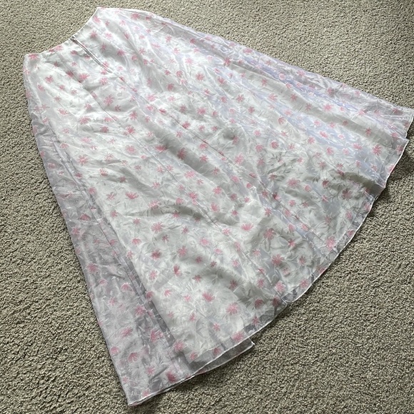 ✨Pink and White Top + Long Skirt Set✨ - Picture 16 of 16